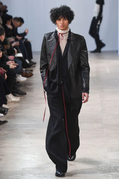 Look 25